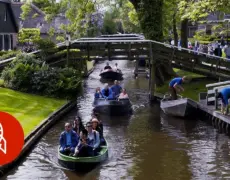 Descubre los encantos de Giethoorn: Navegando por sus pintorescos canales – Guía de turismo y viaje
