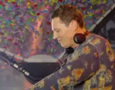 Descubre la trayectoria de éxito de Tiësto: el DJ más influyente en la escena electrónica