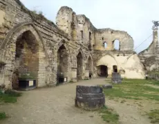 Descubre la magia de Valkenburg Castle en un inolvidable viaje turístico