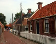 Descubre la riqueza cultural y turística del Zuiderzee Museum en tu próximo viaje